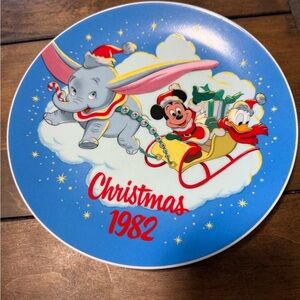 5 plates designed by  Disney artists limited edition all for 125 OBO